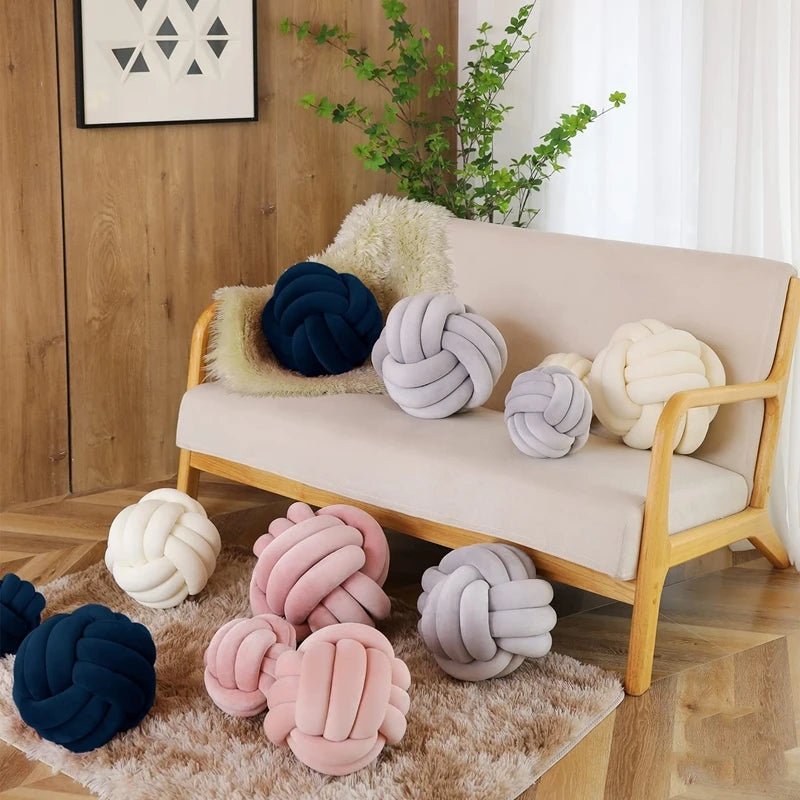 Round knotted pillow display